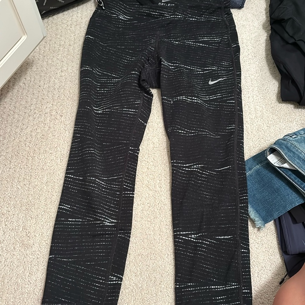 cropped nike leggings